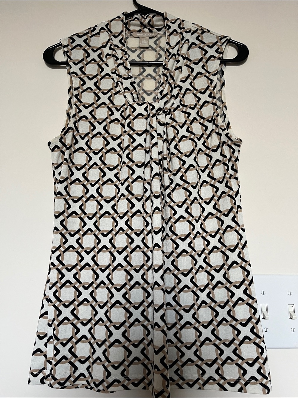 Banana Republic Black & Cream Geometric Tie-Neck Sleeveless Top